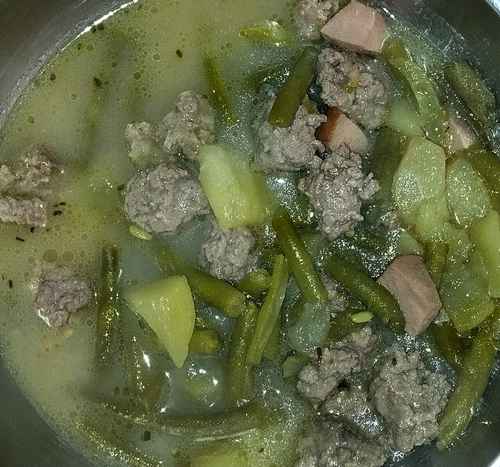 Lammhackbällchen in Bohneneintopf