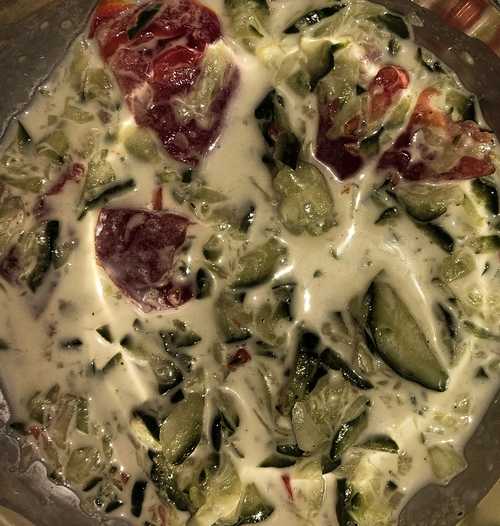 Tomaten-Gurkensalat in Remoulade