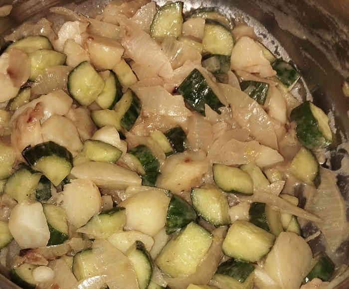 Senfgurkensalat zu mariniertem&nbsp;Hering