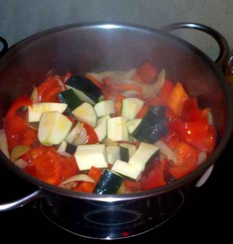 Spanferkel an Zucchinipeperonata